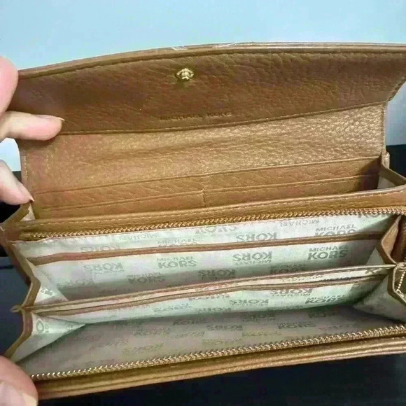 MICHAEL KORS Authentic Woman’s Brown  Wallet EST. 1981 Version Used - Picture 2 of 9